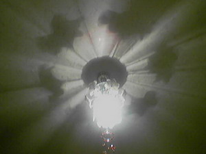 Люстра в комнате